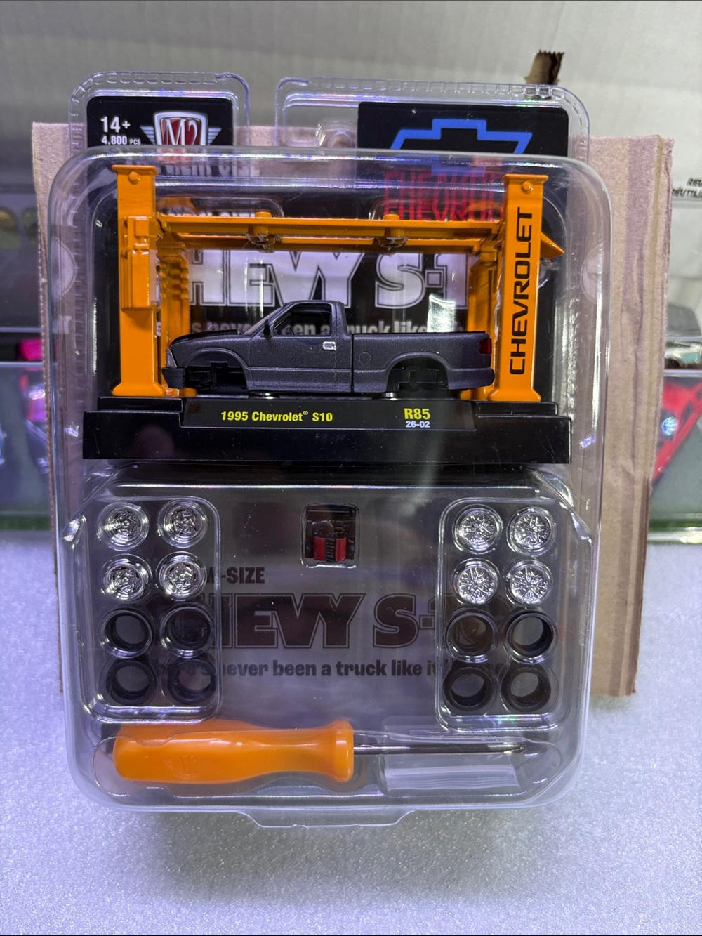 M2 machines Chevy S-10 Mini Truck Playset with Orange Lift